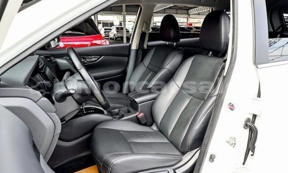 Buy Used Nissan X–Trail White Car in Dili in Dili Buy Used Nissan X–Trail White Car in Dili in Dili