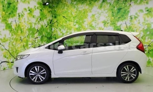 Acheter Occasion Voiture Honda Fit Blanc à Dili, Dili Acheter Occasion Voiture Honda Fit Blanc à Dili, Dili