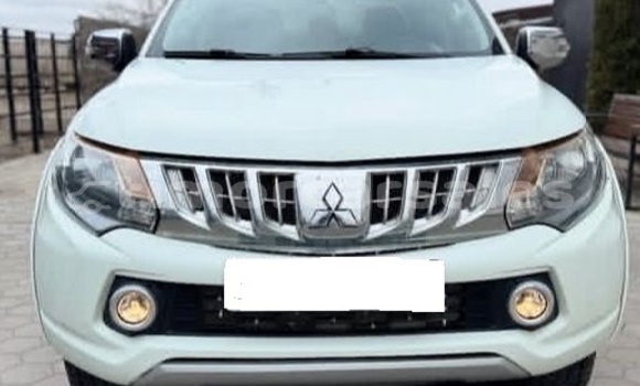 Buy Used Mitsubishi L200 White Car in Dili in Dili