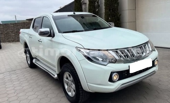 Buy Used Mitsubishi L200 White Car in Dili in Dili Buy Used Mitsubishi L200 White Car in Dili in Dili
