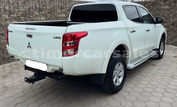 Buy Used Mitsubishi L200 White Car in Dili in Dili Buy Used Mitsubishi L200 White Car in Dili in Dili