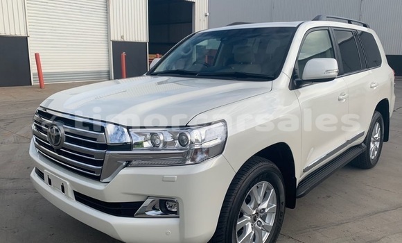 Buy Used Toyota Land Cruiser White Car in Dili in Dili