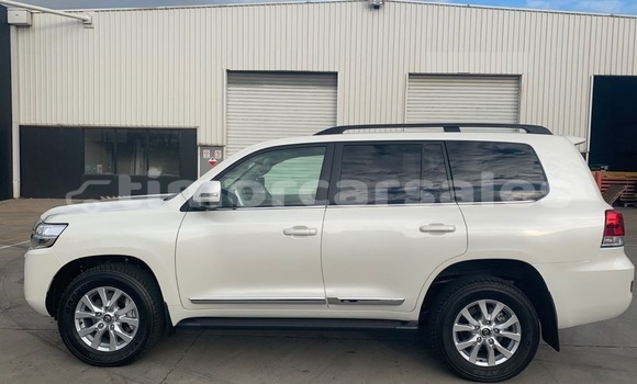 Buy Used Toyota Land Cruiser White Car in Dili in Dili Buy Used Toyota Land Cruiser White Car in Dili in Dili