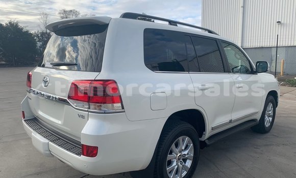 Buy Used Toyota Land Cruiser White Car in Dili in Dili Buy Used Toyota Land Cruiser White Car in Dili in Dili