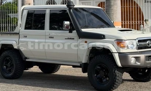 Buy Used Toyota Land Cruiser White Car in Dili in Dili