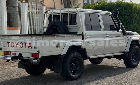 Buy Used Toyota Land Cruiser White Car in Dili in Dili Buy Used Toyota Land Cruiser White Car in Dili in Dili