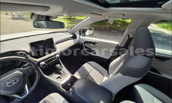 Buy Used Toyota RAV4 White Car in Atabae in Bobonaro Buy Used Toyota RAV4 White Car in Atabae in Bobonaro
