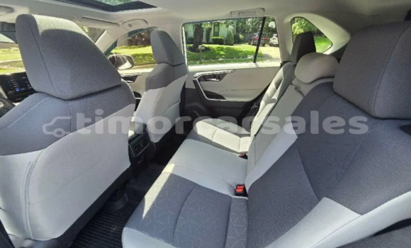 Buy Used Toyota RAV4 White Car in Atabae in Bobonaro Buy Used Toyota RAV4 White Car in Atabae in Bobonaro