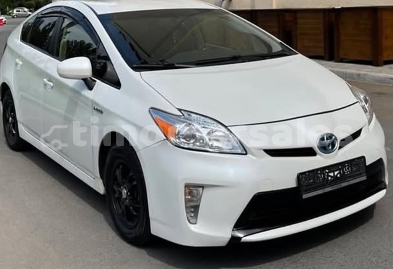 Big with watermark toyota prius dili dili 3644
