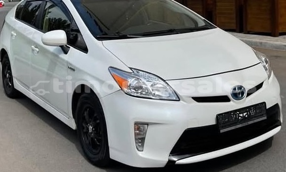 Buy Used Toyota Prius White Car in Dili in Dili