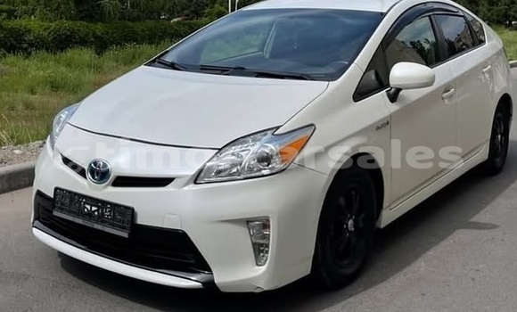 Buy Used Toyota Prius White Car in Dili in Dili Buy Used Toyota Prius White Car in Dili in Dili