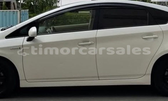 Buy Used Toyota Prius White Car in Dili in Dili Buy Used Toyota Prius White Car in Dili in Dili