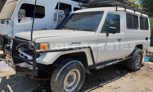 Acheter Occasion Voiture Toyota Land Cruiser Blanc à Dili, Dili Acheter Occasion Voiture Toyota Land Cruiser Blanc à Dili, Dili