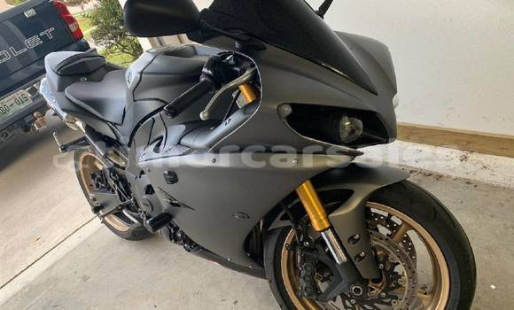 Buy Used Yamaha R1 Beige Bike in Dili in Dili Buy Used Yamaha R1 Beige Bike in Dili in Dili