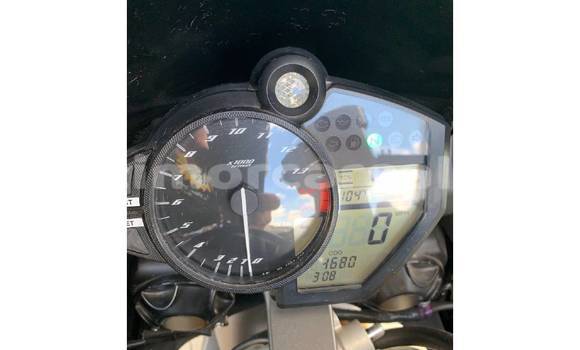 Buy Used Yamaha R1 Beige Bike in Dili in Dili Buy Used Yamaha R1 Beige Bike in Dili in Dili