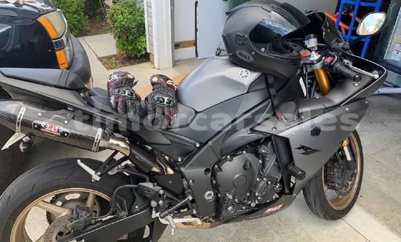 Buy Used Yamaha R1 Beige Bike in Dili in Dili Buy Used Yamaha R1 Beige Bike in Dili in Dili