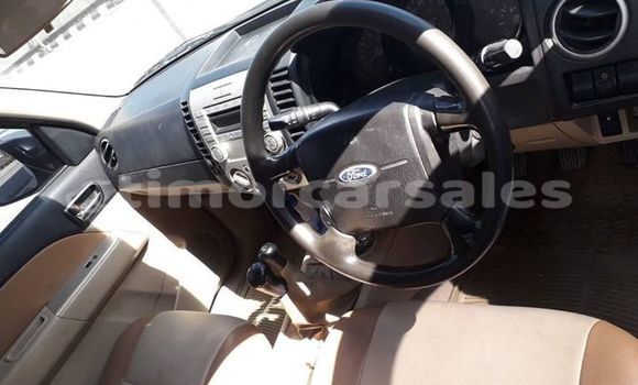 Buy Used Ford Everest White Car in Dili in Dili Buy Used Ford Everest White Car in Dili in Dili