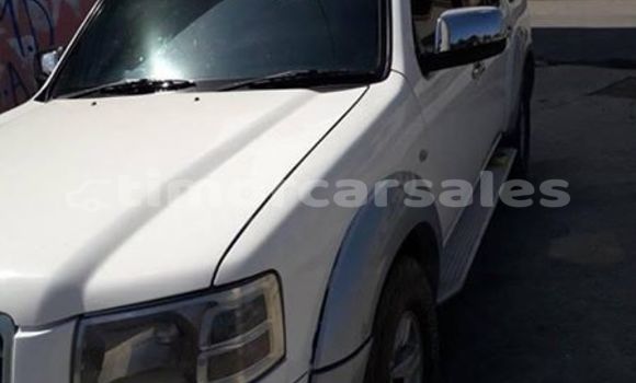 Buy Used Ford Everest White Car in Dili in Dili Buy Used Ford Everest White Car in Dili in Dili