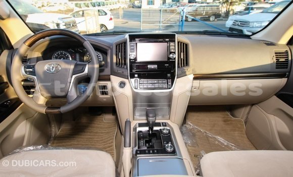 Buy Import Toyota Land Cruiser White Car in Import - Dubai in Aileu Buy Import Toyota Land Cruiser White Car in Import - Dubai in Aileu