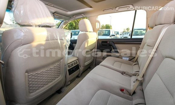 Buy Import Toyota Land Cruiser White Car in Import - Dubai in Aileu Buy Import Toyota Land Cruiser White Car in Import - Dubai in Aileu