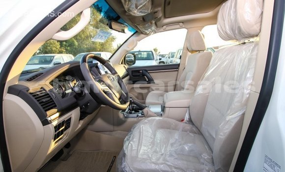 Buy Import Toyota Land Cruiser White Car in Import - Dubai in Aileu Buy Import Toyota Land Cruiser White Car in Import - Dubai in Aileu
