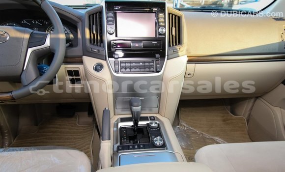 Buy Import Toyota Land Cruiser White Car in Import - Dubai in Aileu Buy Import Toyota Land Cruiser White Car in Import - Dubai in Aileu