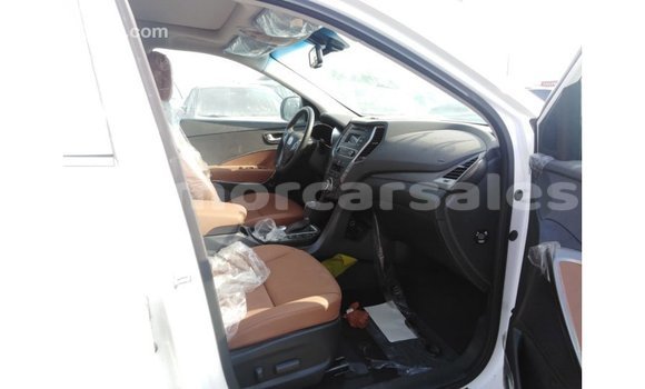 Buy Import Hyundai Santa Fe White Car in Import - Dubai in Aileu Buy Import Hyundai Santa Fe White Car in Import - Dubai in Aileu