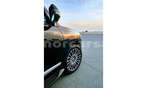 Buy Import Toyota Land Cruiser Black Car in Import - Dubai in Aileu Buy Import Toyota Land Cruiser Black Car in Import - Dubai in Aileu