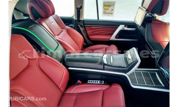 Buy Import Toyota Land Cruiser Black Car in Import - Dubai in Aileu Buy Import Toyota Land Cruiser Black Car in Import - Dubai in Aileu