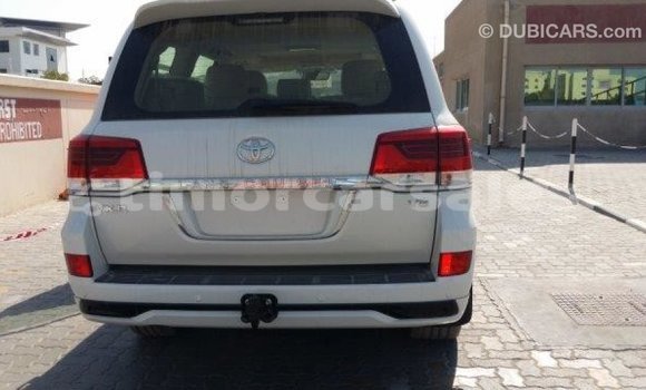 Buy Import Toyota Land Cruiser White Car in Import - Dubai in Aileu Buy Import Toyota Land Cruiser White Car in Import - Dubai in Aileu