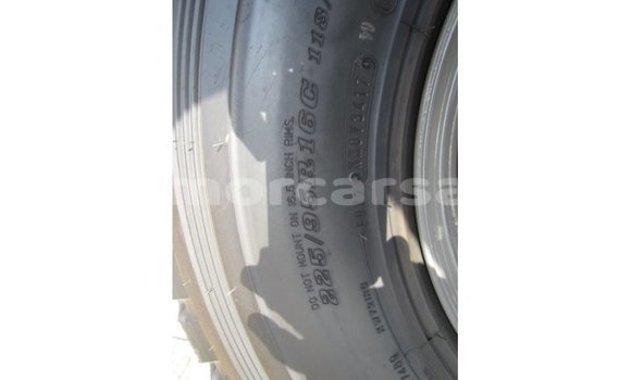 Buy Import Toyota Land Cruiser White Car in Import - Dubai in Aileu Buy Import Toyota Land Cruiser White Car in Import - Dubai in Aileu