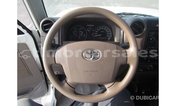 Buy Import Toyota Land Cruiser White Car in Import - Dubai in Aileu Buy Import Toyota Land Cruiser White Car in Import - Dubai in Aileu