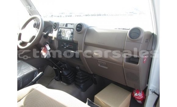 Buy Import Toyota Land Cruiser White Car in Import - Dubai in Aileu Buy Import Toyota Land Cruiser White Car in Import - Dubai in Aileu