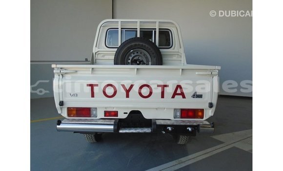 Buy Import Toyota Land Cruiser White Car in Import - Dubai in Aileu Buy Import Toyota Land Cruiser White Car in Import - Dubai in Aileu