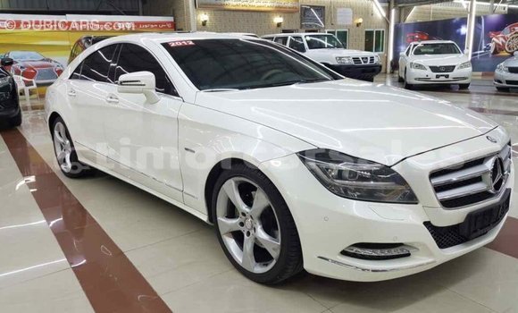 Buy Import Mercedes-Benz 190 (W201) White Car in Import - Dubai in Aileu Buy Import Mercedes-Benz 190 (W201) White Car in Import - Dubai in Aileu