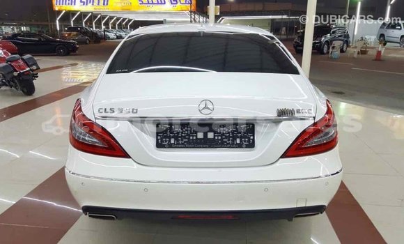 Buy Import Mercedes-Benz 190 (W201) White Car in Import - Dubai in Aileu Buy Import Mercedes-Benz 190 (W201) White Car in Import - Dubai in Aileu