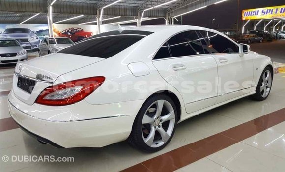 Buy Import Mercedes-Benz 190 (W201) White Car in Import - Dubai in Aileu Buy Import Mercedes-Benz 190 (W201) White Car in Import - Dubai in Aileu