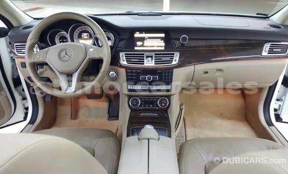 Buy Import Mercedes-Benz 190 (W201) White Car in Import - Dubai in Aileu Buy Import Mercedes-Benz 190 (W201) White Car in Import - Dubai in Aileu