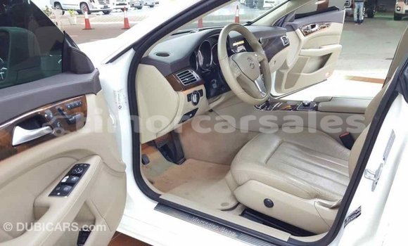 Buy Import Mercedes-Benz 190 (W201) White Car in Import - Dubai in Aileu Buy Import Mercedes-Benz 190 (W201) White Car in Import - Dubai in Aileu