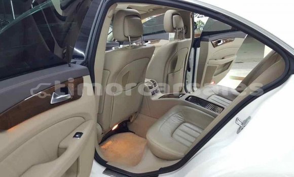 Buy Import Mercedes-Benz 190 (W201) White Car in Import - Dubai in Aileu