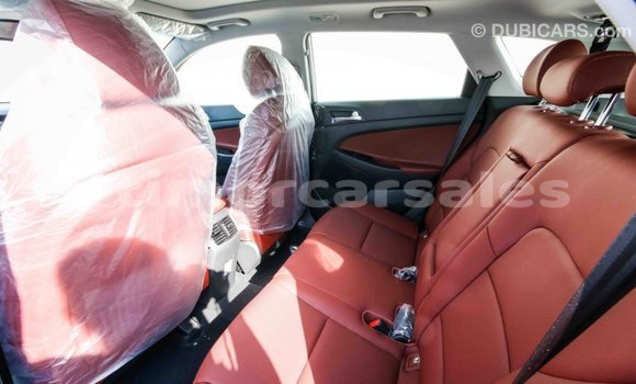 Buy Import Hyundai Tucson White Car in Import - Dubai in Aileu Buy Import Hyundai Tucson White Car in Import - Dubai in Aileu