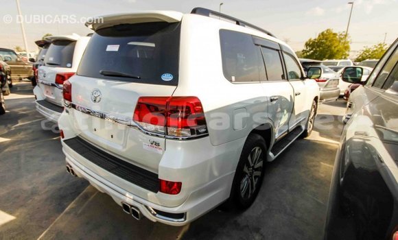 Buy Import Toyota Land Cruiser White Car in Import - Dubai in Aileu Buy Import Toyota Land Cruiser White Car in Import - Dubai in Aileu