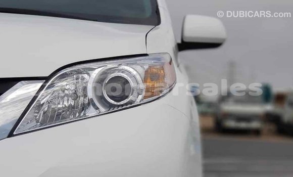 Buy Import Toyota Sienna White Car in Import - Dubai in Aileu Buy Import Toyota Sienna White Car in Import - Dubai in Aileu