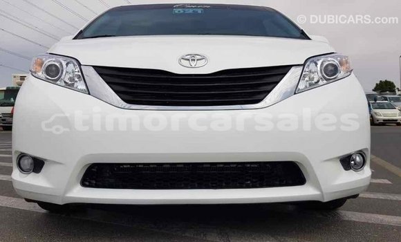 Buy Import Toyota Sienna White Car in Import - Dubai in Aileu Buy Import Toyota Sienna White Car in Import - Dubai in Aileu