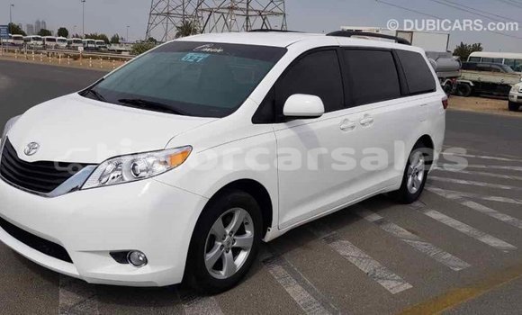 Buy Import Toyota Sienna White Car in Import - Dubai in Aileu Buy Import Toyota Sienna White Car in Import - Dubai in Aileu