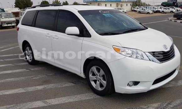 Buy Import Toyota Sienna White Car in Import - Dubai in Aileu Buy Import Toyota Sienna White Car in Import - Dubai in Aileu