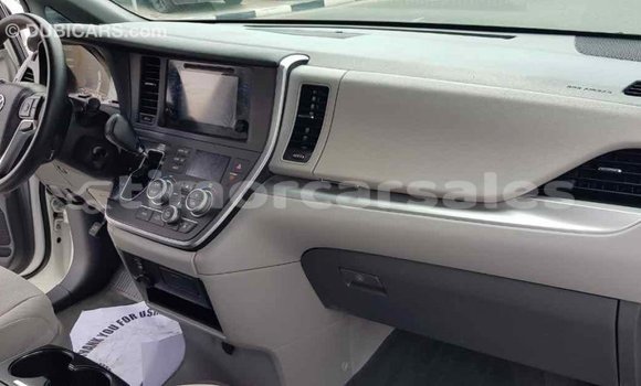 Buy Import Toyota Sienna White Car in Import - Dubai in Aileu Buy Import Toyota Sienna White Car in Import - Dubai in Aileu