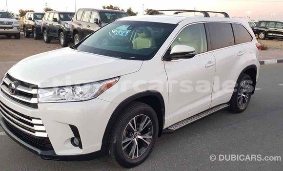 Buy Import Toyota Highlander White Car in Import - Dubai in Aileu Buy Import Toyota Highlander White Car in Import - Dubai in Aileu