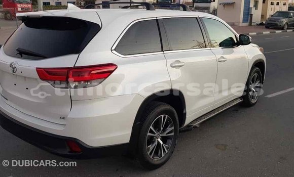 Buy Import Toyota Highlander White Car in Import - Dubai in Aileu Buy Import Toyota Highlander White Car in Import - Dubai in Aileu