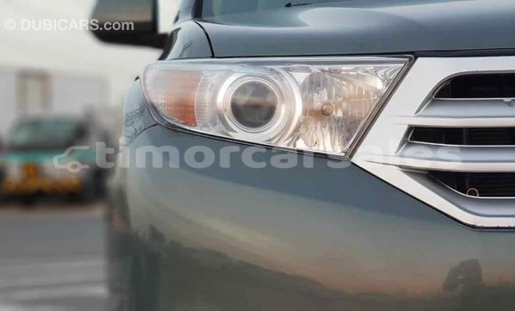 Buy Import Toyota Highlander Green Car in Import - Dubai in Aileu Buy Import Toyota Highlander Green Car in Import - Dubai in Aileu